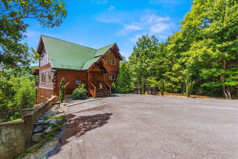 Last-Minute Vacation to Gatlinburg and Pigeon Forge Cabins